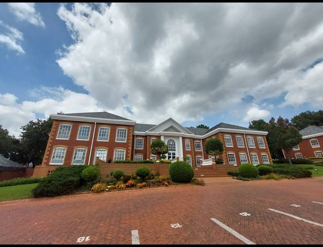 283M² OFFICE TO LET IN BRYANSTON